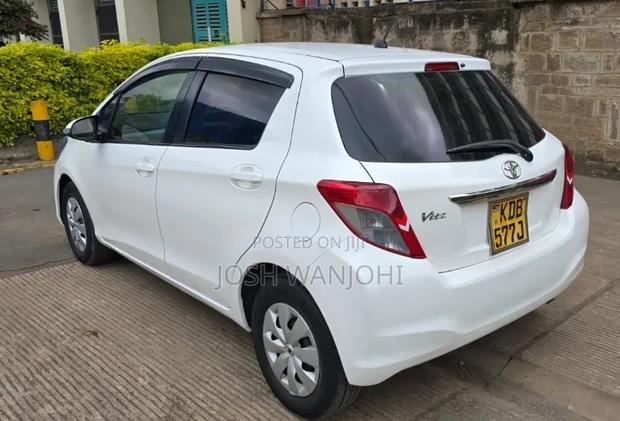 Toyota Vitz 1.0 FWD 5dr 2013 White