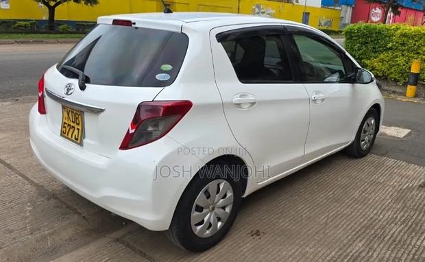 Toyota Vitz 1.0 FWD 5dr 2013 White