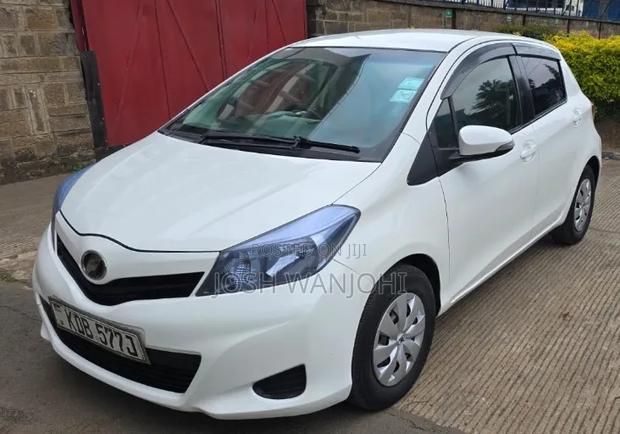 Toyota Vitz 1.0 FWD 5dr 2013 White