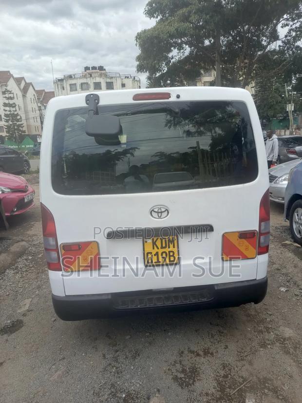 Toyota HiAce 2016 White
