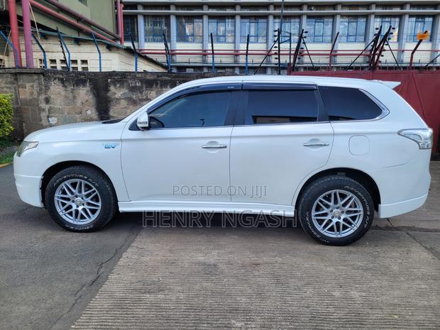 Mitsubishi Outlander 2014 White