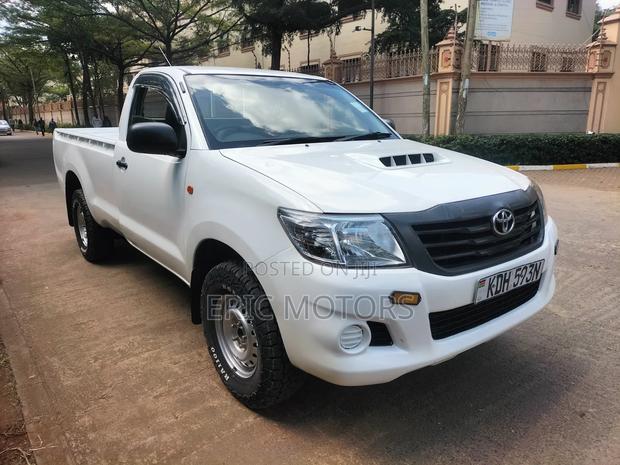 Toyota Hilux 2015 Pearl