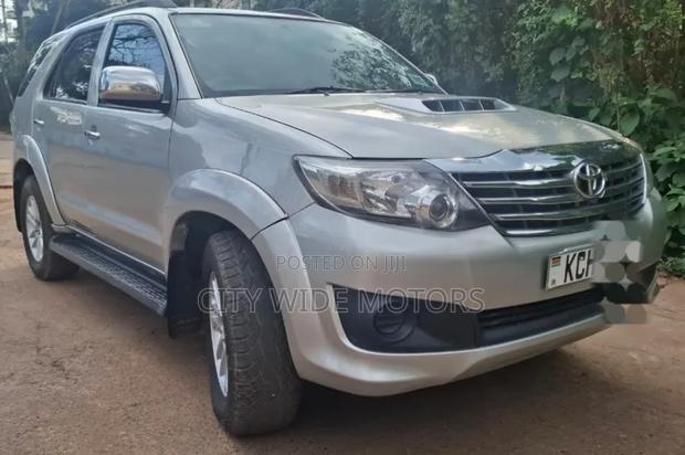 Toyota Fortuner 3.0 D AWD 2010 Silver