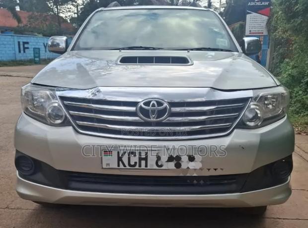 Toyota Fortuner 3.0 D AWD 2010 Silver