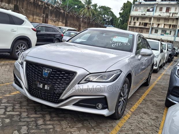 Toyota Crown 2020 Gray