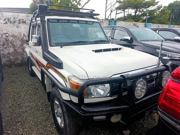 Toyota Land Cruiser 4.5 V8 GXR 2019 Beige