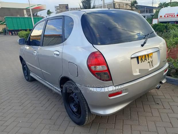 Toyota Duet 2002 Silver