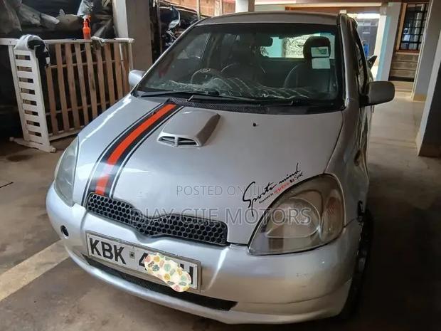 Toyota Vitz 2006 Silver