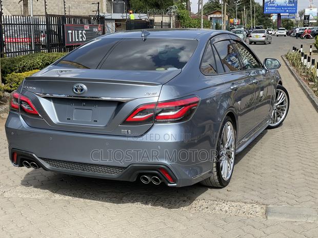 Toyota Crown 2019 Gray