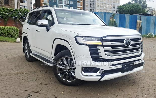 Toyota Land Cruiser LC300 2023 White