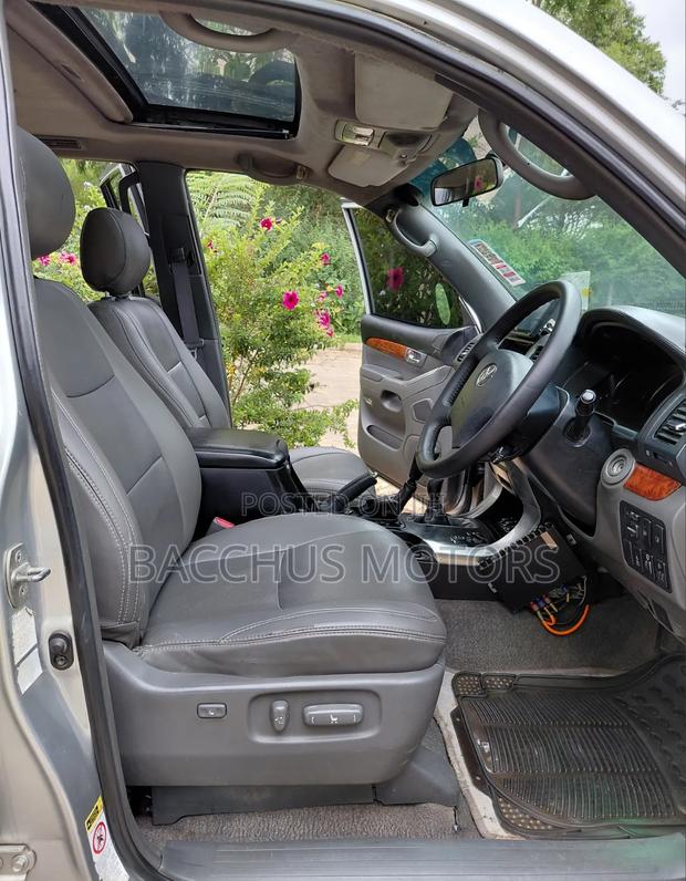 Toyota Land Cruiser Prado 2005 Silver