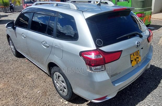 Toyota Corolla Fielder 2018 Silver