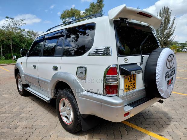 Toyota Land Cruiser Prado 2000 White