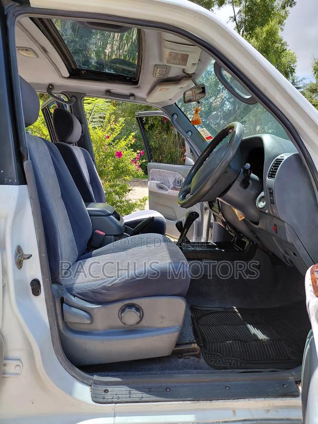 Toyota Land Cruiser Prado 2000 White
