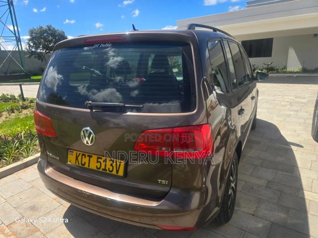 Volkswagen Touran 1.4 TSI 2011 Brown