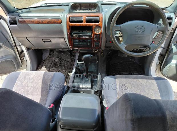 Toyota Land Cruiser Prado 2000 White