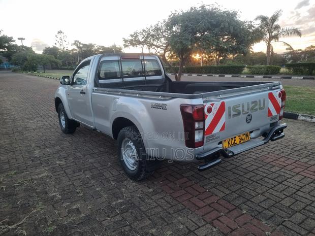 Isuzu D-MAX 2015 Silver