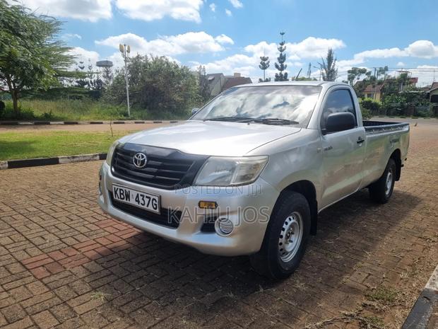 Toyota Hilux 2013 Gray