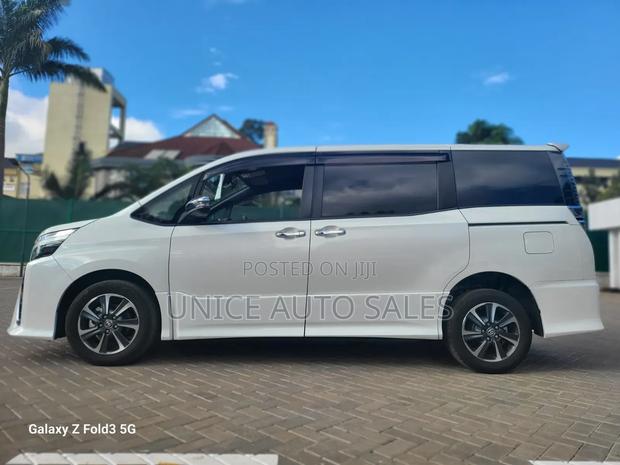 Toyota Voxy 2019 White