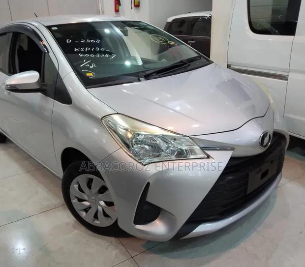 Toyota Vitz 2018 Silver
