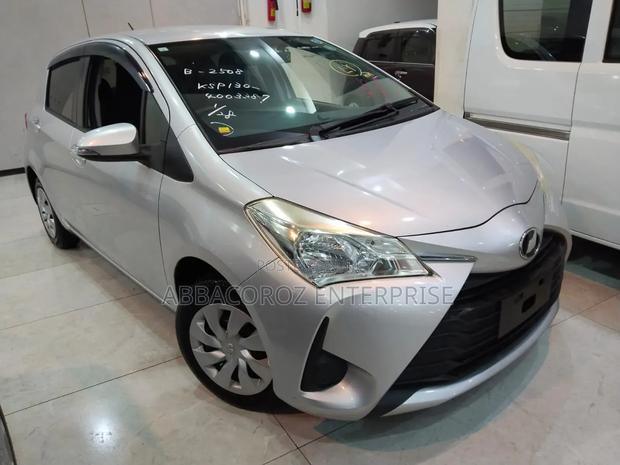 Toyota Vitz 2018 Silver