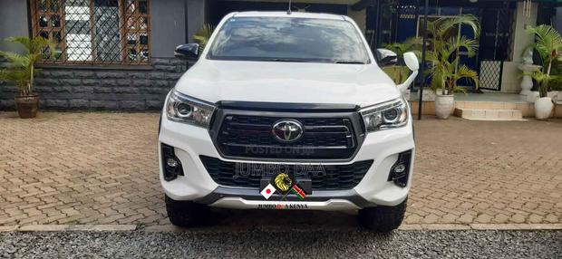 Toyota Hilux Revo Double Cab Deisel 2.4 AWD 2019 White