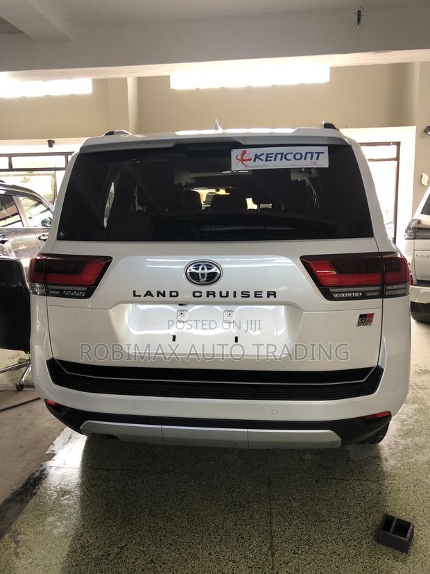 New Toyota Land Cruiser LC300 2023 White