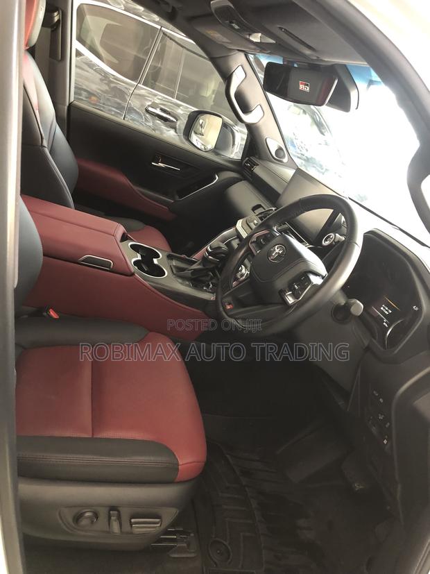 New Toyota Land Cruiser LC300 2023 White