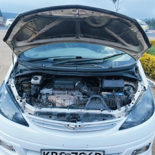 Toyota Estima 2001 White