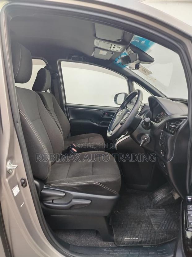 Toyota Esquire 2019 Gray