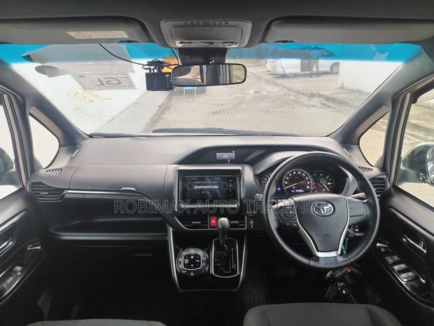 Toyota Esquire 2019 Gray