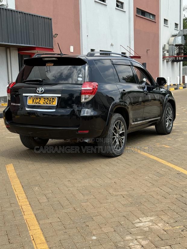 Toyota Vanguard 2013 Black