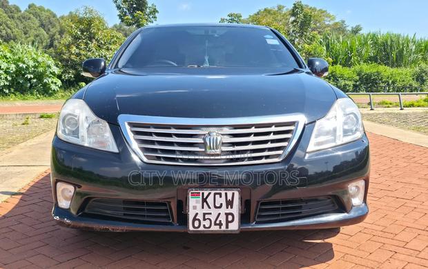 Toyota Crown 2012 Black
