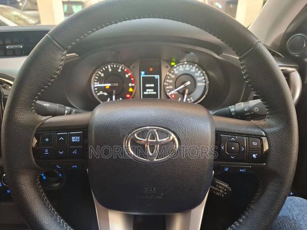Toyota Hilux Revo Double Cab Deisel 2.4 AWD 2019 Black