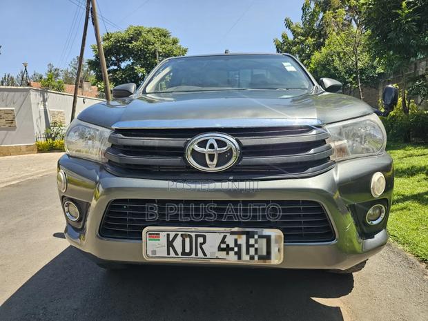 Toyota Hilux 2017 Gray