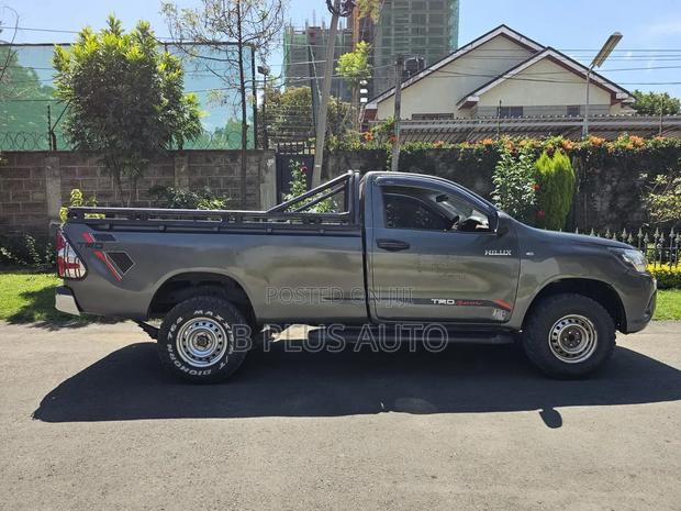 Toyota Hilux 2017 Gray