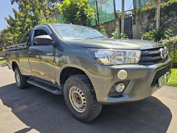 Toyota Hilux 2017 Gray