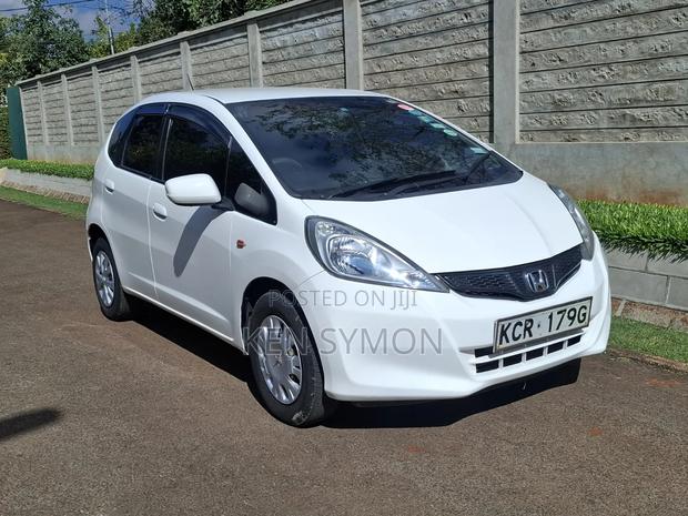 Honda Fit 2011 Pearl