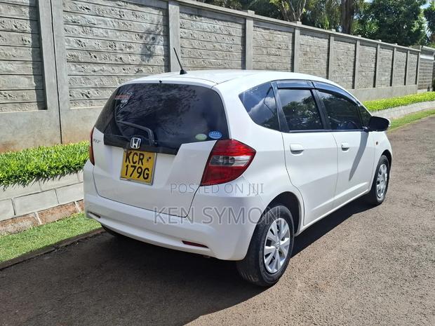 Honda Fit 2011 Pearl