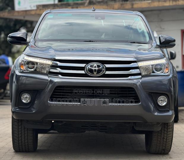 Toyota Hilux Revo Double Cab Deisel 2.4 AWD 2019 Gray