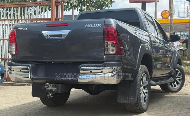 Toyota Hilux Revo Double Cab Deisel 2.4 AWD 2019 Gray