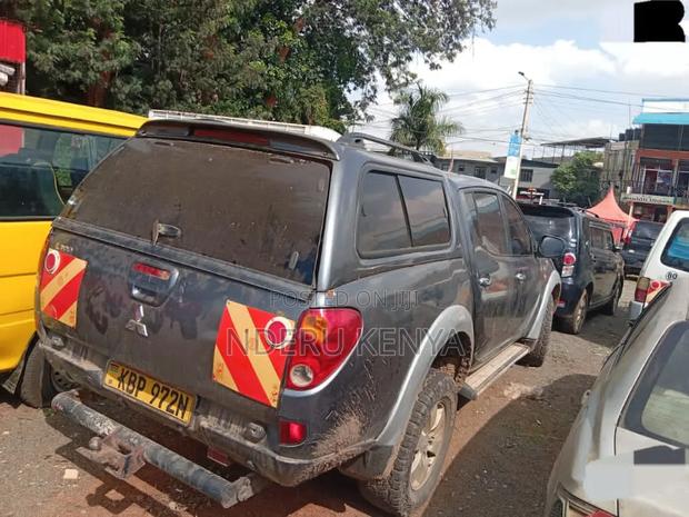 Mitsubishi L200 Club Cab 2.5 180hp 4WD 2007 Gray