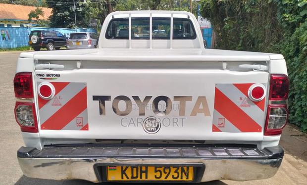 Toyota Hilux 2015 White