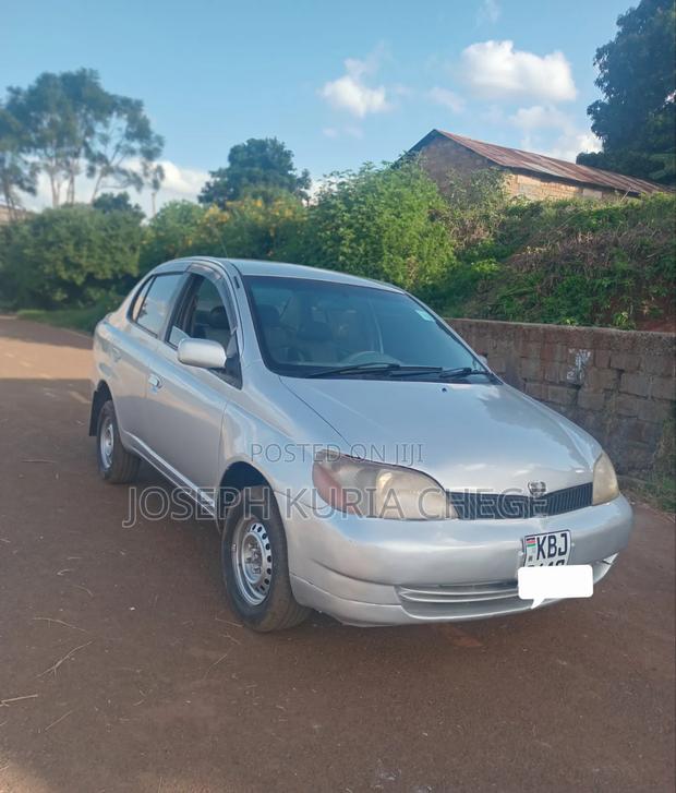 Toyota Platz 2002 Silver