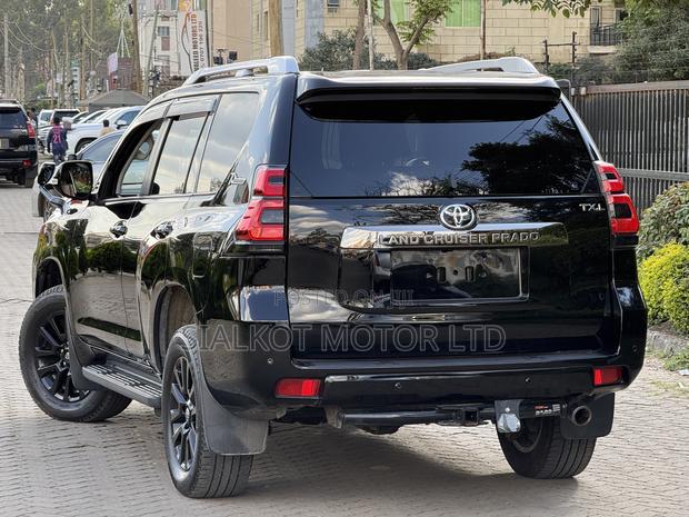 Toyota Land Cruiser Prado 2.8 2021 Black