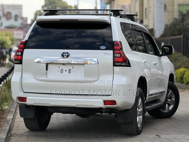 Toyota Land Cruiser Prado 2.7 2019 White
