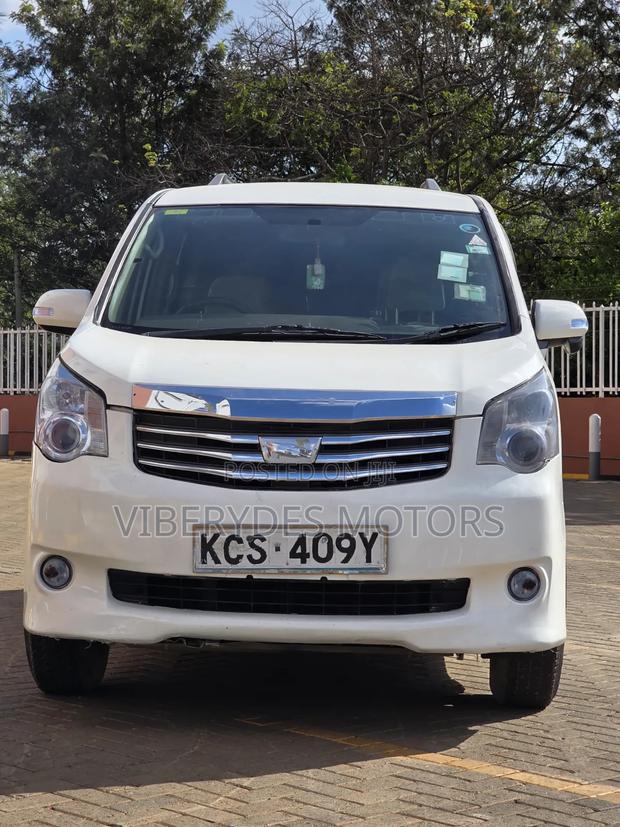 Toyota Noah 2011 White