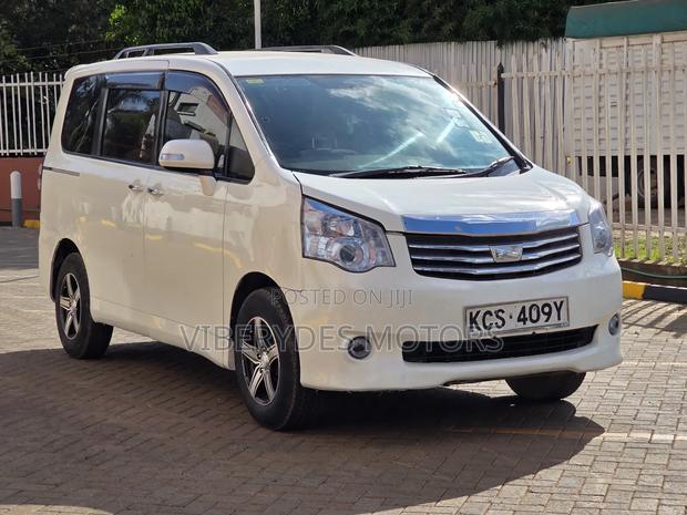 Toyota Noah 2011 White