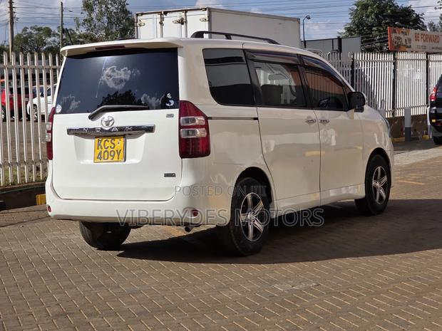 Toyota Noah 2011 White