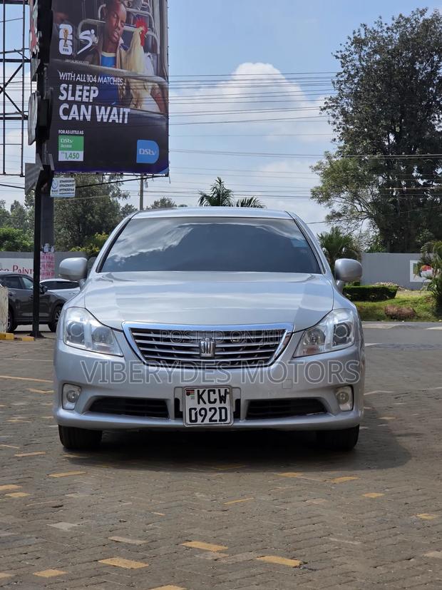 Toyota Crown 2013